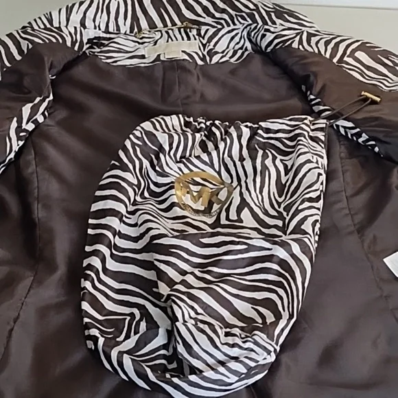 Michael Kors Woman's Puffer Jkt Lightweight Vest Gold Hardware Brown White Zebra - Picture 10 of 11
